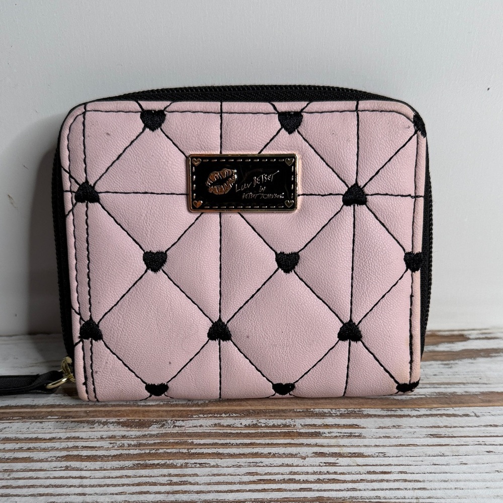LUV BETSEY by BETSEY JOHNSON, Zip up wallet pink